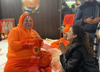 Akshara Singh took blessings from Jagadguru Rambhadracharya and Swami Nitya Gopal Das Maharaj Ji in Ayodhya, heard the song of Prabhu Shri Ram