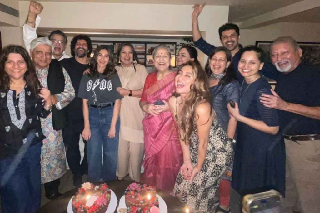 Shabana Azmi celebrates 'Betu' Farhan Akhtar's birthday with Javed Akhtar, Honey Irani