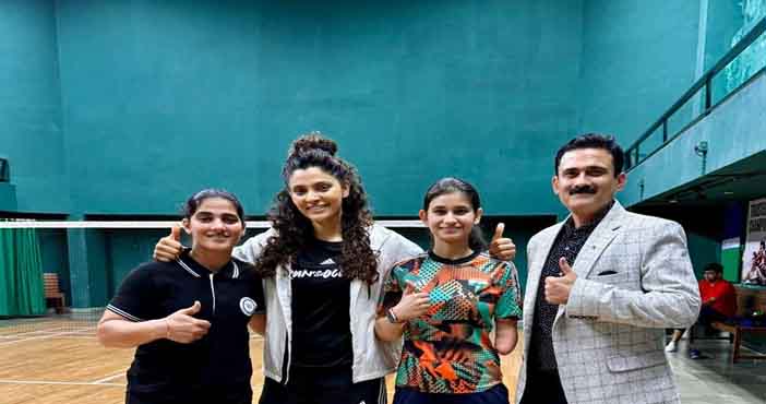 Saiyami Kher joins Para athlete champion Palak Kohli for a friendly badminton match